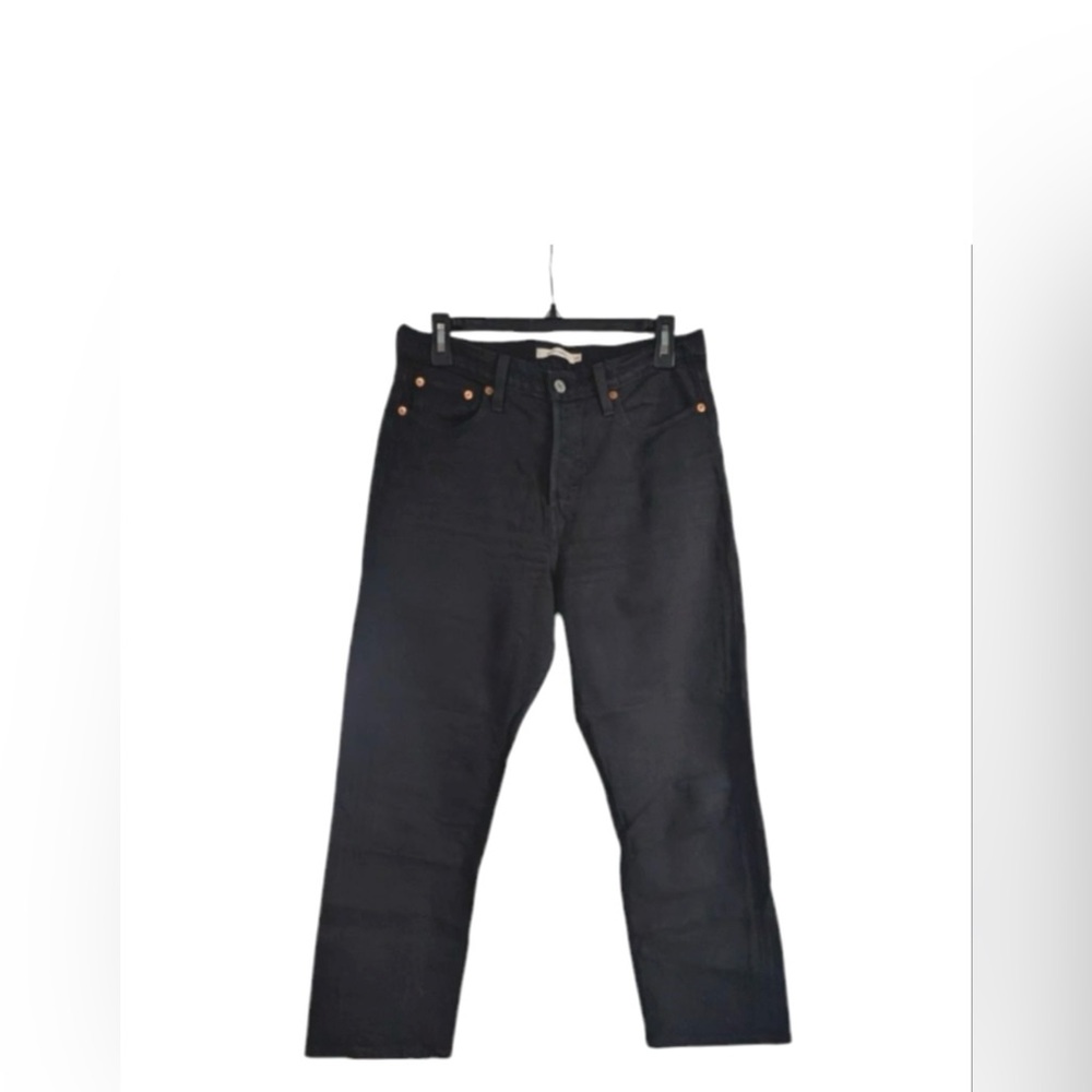 Black Wedgie Straight Levi’s